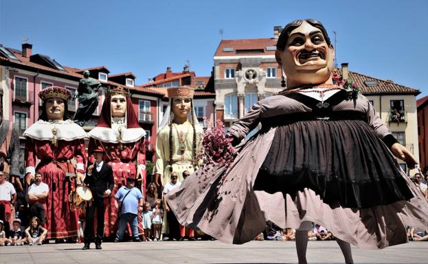 Las tradiciones más populares y entrañables animan la calle