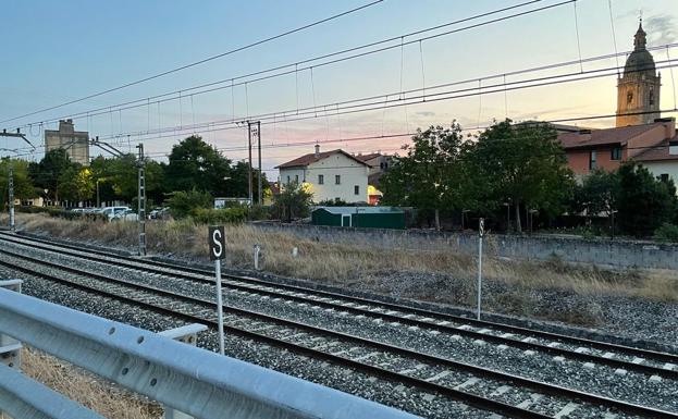 La Puebla de Arganzón contra el pitido constante y obligatorio de los trenes a su paso por el pueblo