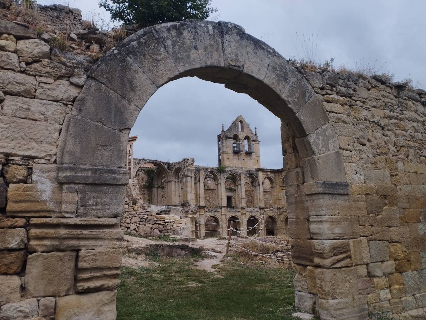 Santa María de Rioseco, la ruta por un monasterio para no perderse