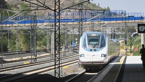 El Rey Felipe VI inaugura el AVE Madrid-Burgos