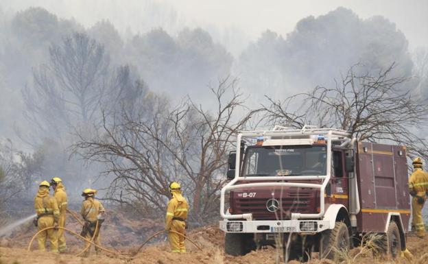 Los superincendios dan un pequeño respiro, aunque los fuegos no cejan en Galicia y Ávila