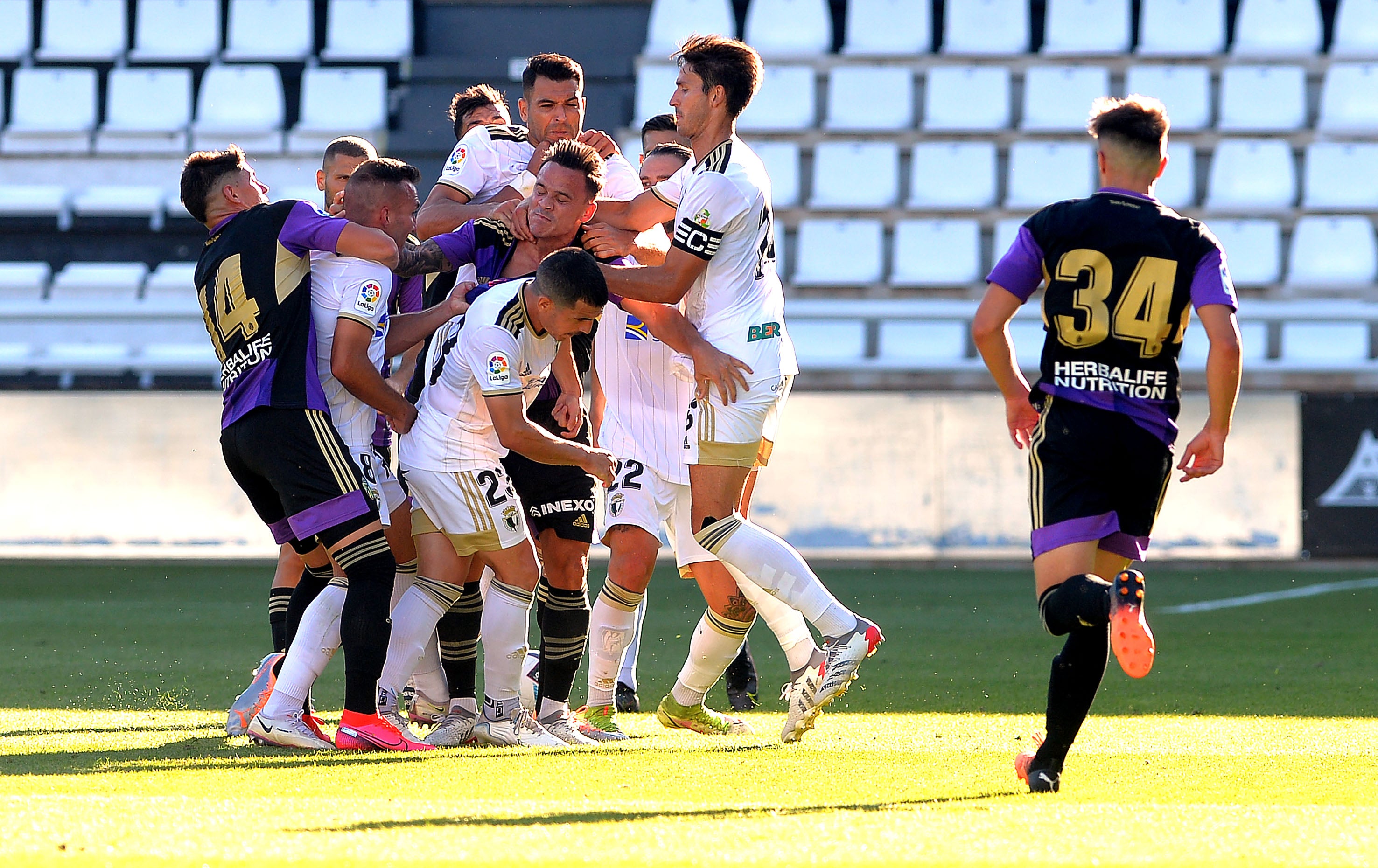 Burgos CF y Real Valladolid empatan en un derbi demasiado bronco