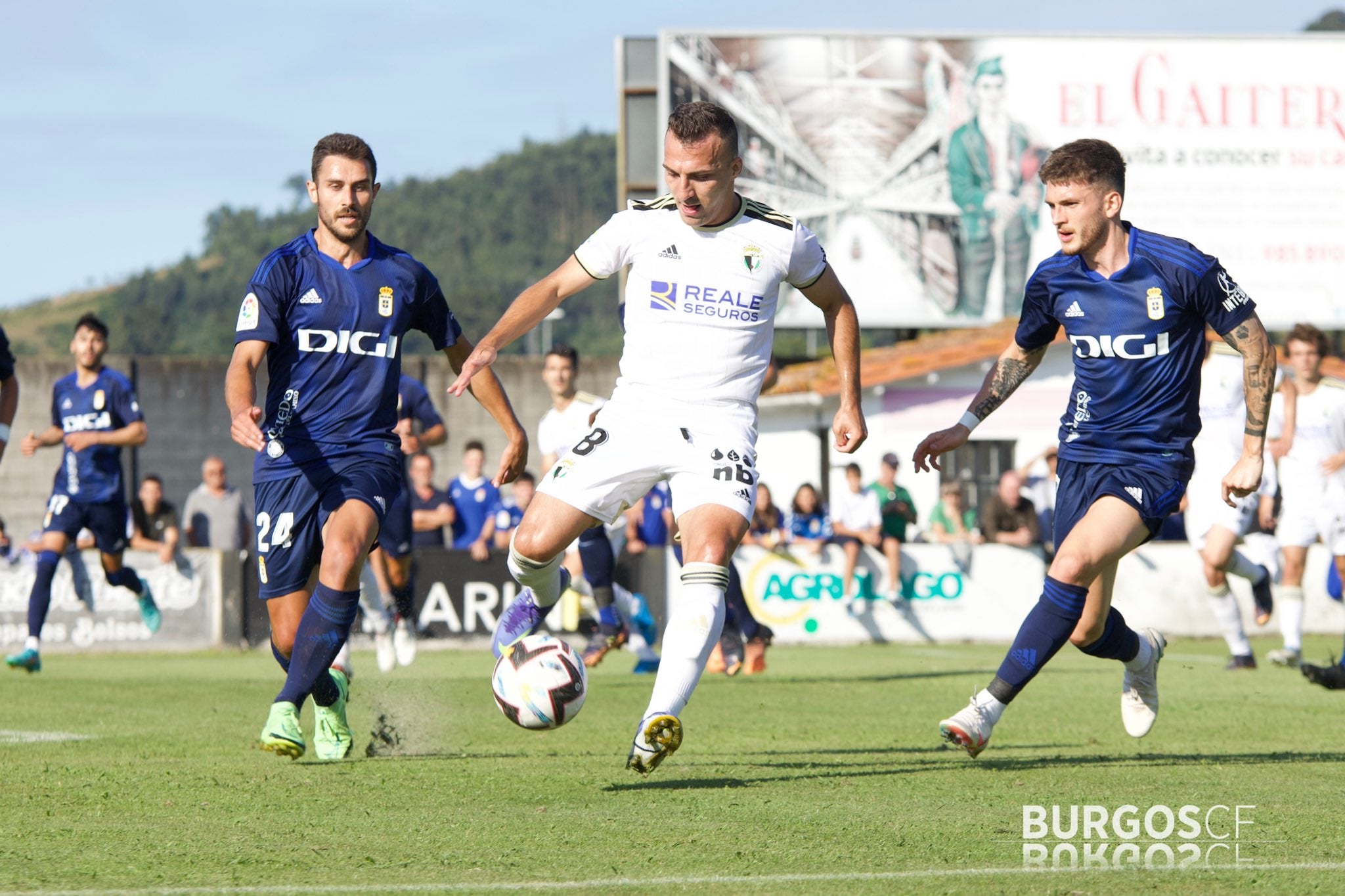 El Burgos se impone en el asedio carbayón