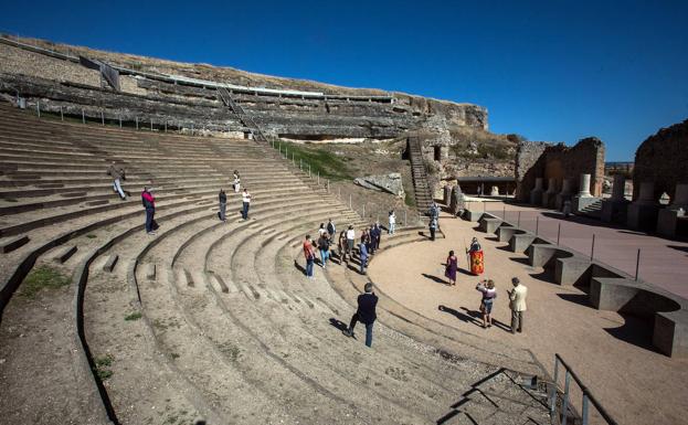 Visitas teatralizadas para conocer la vida en la Ciudad Romana de Clunia