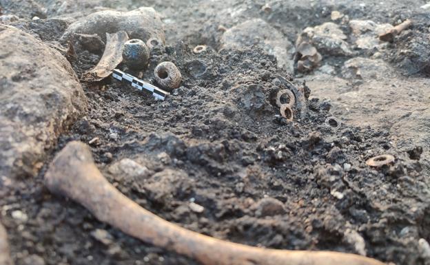 Las excavaciones en dolmen El Pendón de Reinoso se extienden a su entorno