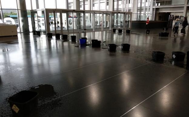 El HUBU aborda la reforma de la cubierta del vestíbulo para poner fin a las goteras