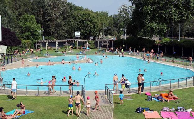 Las olas de calor y la eliminación de las restricciones disparan un 45% las visitas a las piscinas de Burgos