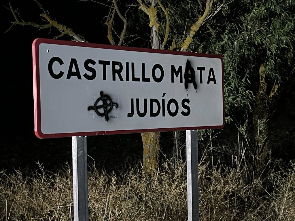 Vuelven las pintadas antisemitas con contenedores quemados a Castrillo Mota de Judíos