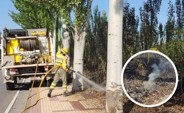 El incendio se queda a pocos metros del hospital Fuente Bermeja