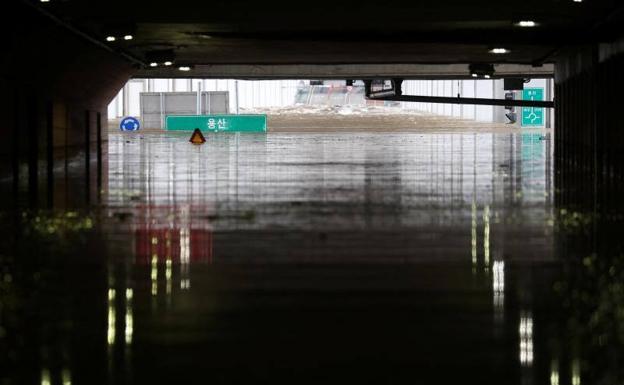 Al menos nueve muertos en Corea del Sur en las peores inundaciones en un siglo