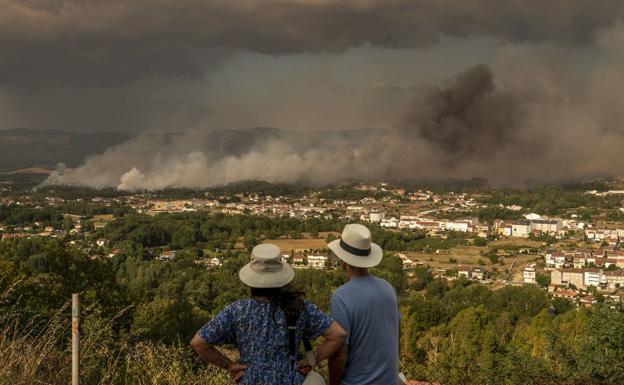 Los superincendios consumen España