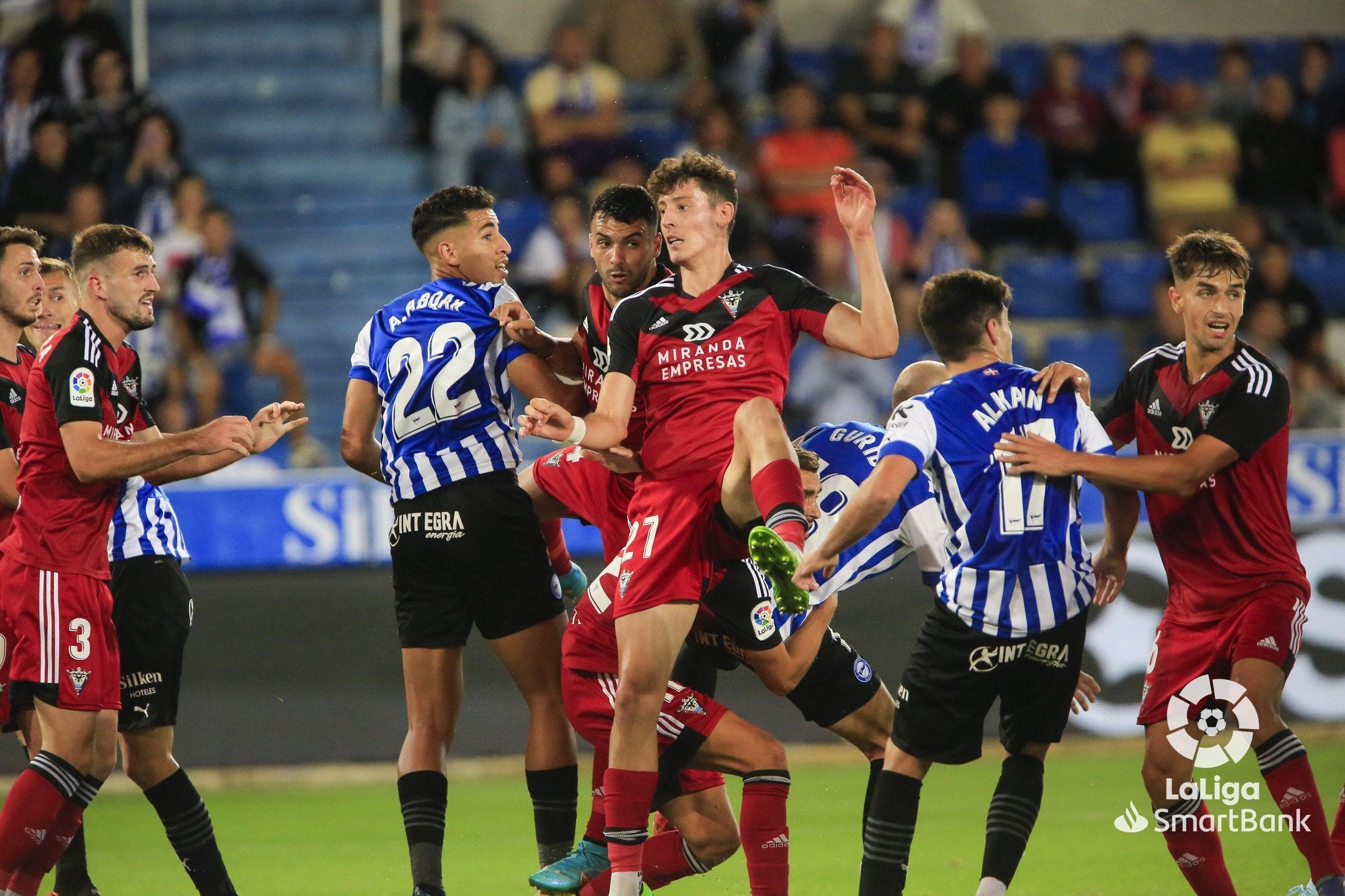 Demasiado rival para un Mirandés que opuso resistencia hasta el final
