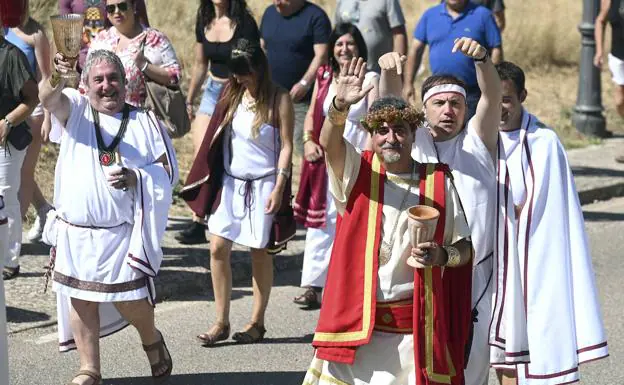 La tradición romana regresa a las calles de Baños de Valdearados