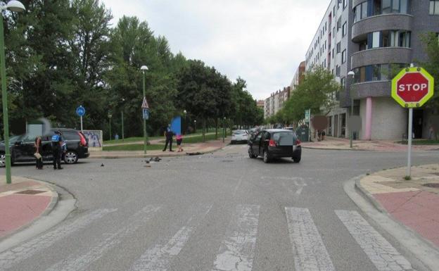 Dos heridas leves en un choque entre sendos vehículos en Burgos