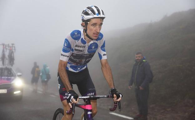 Langellotti mantiene su liderato de la montaña en una etapa pasada por agua