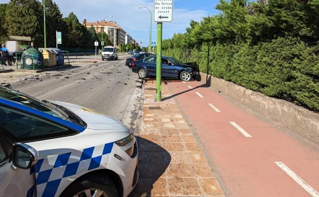 Atestados investiga un accidente en la carretera de Poza con dos heridos