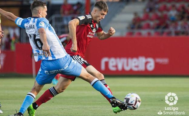 El Mirandés pierde su primer partido en Anduva ante un Málaga superior