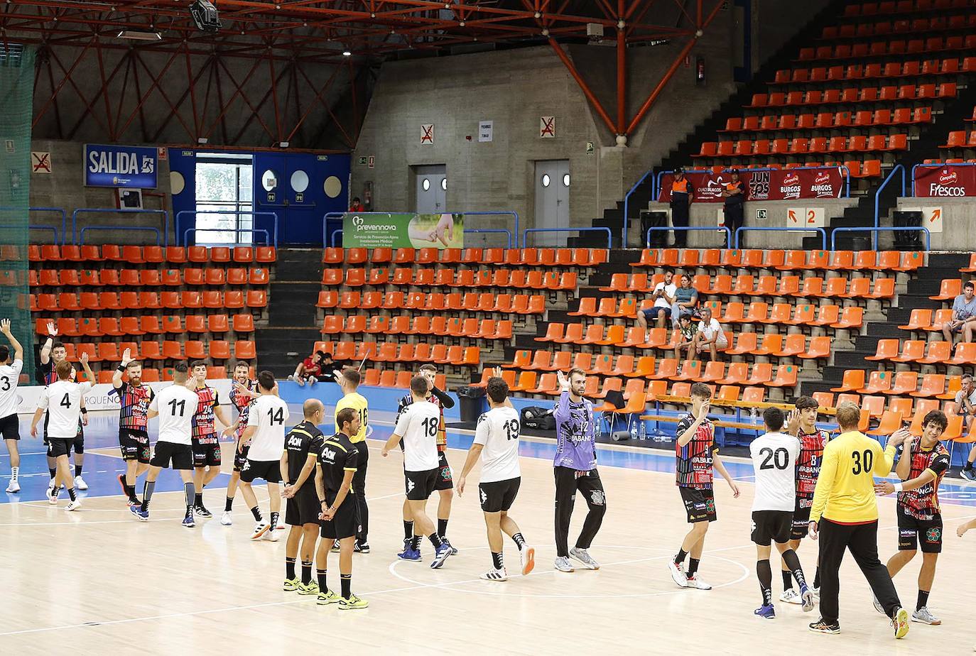 El Ademar vence a un peleón Balonmano Nava