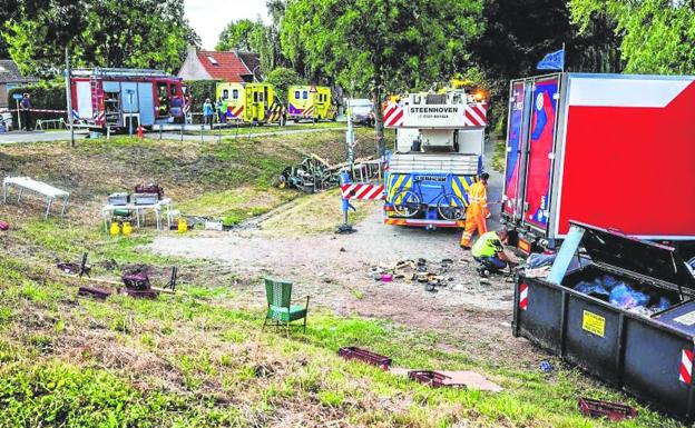 Mueren seis personas arrolladas por un camión español en una barbacoa en Países Bajos