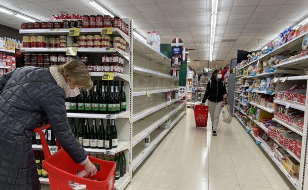 Los precios siguen disparados en el 10,4%, aunque bajan ligeramente en agosto