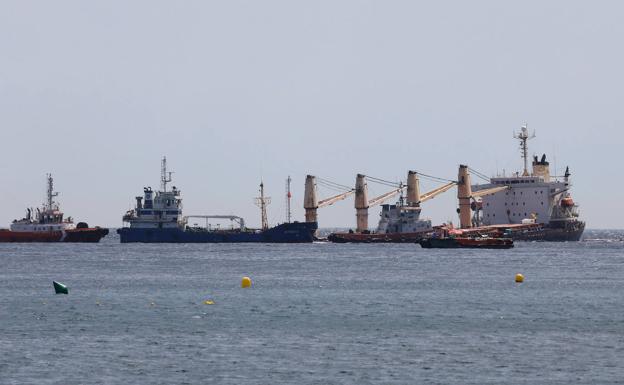 Gibraltar avisa de una «ralentización» del vaciado de combustible del barco semihundido