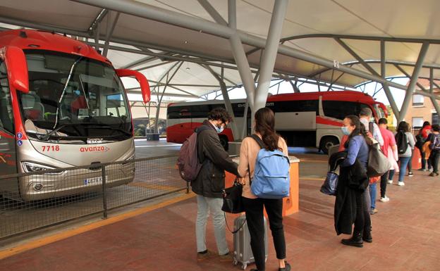 Los bonos de viaje en autobús entre Madrid y Segovia, León y Gijón y Soria y Logroño costarán la mitad