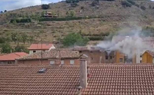 Arde una vivienda en Pradoluengo