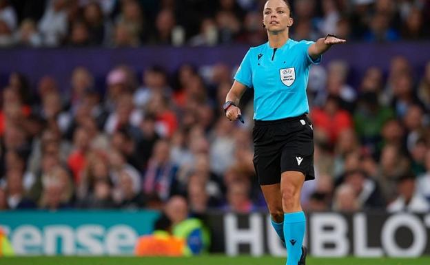 Las árbitras de la Primera División femenina van a la huelga