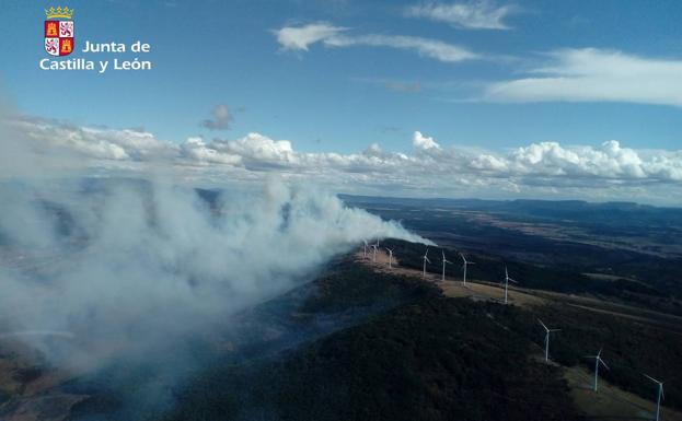 Controlado el incendio forestal de Villoruebo