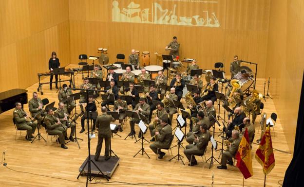 Concierto de la Unidad de Música de la División San Marcial en el Teatro Principal