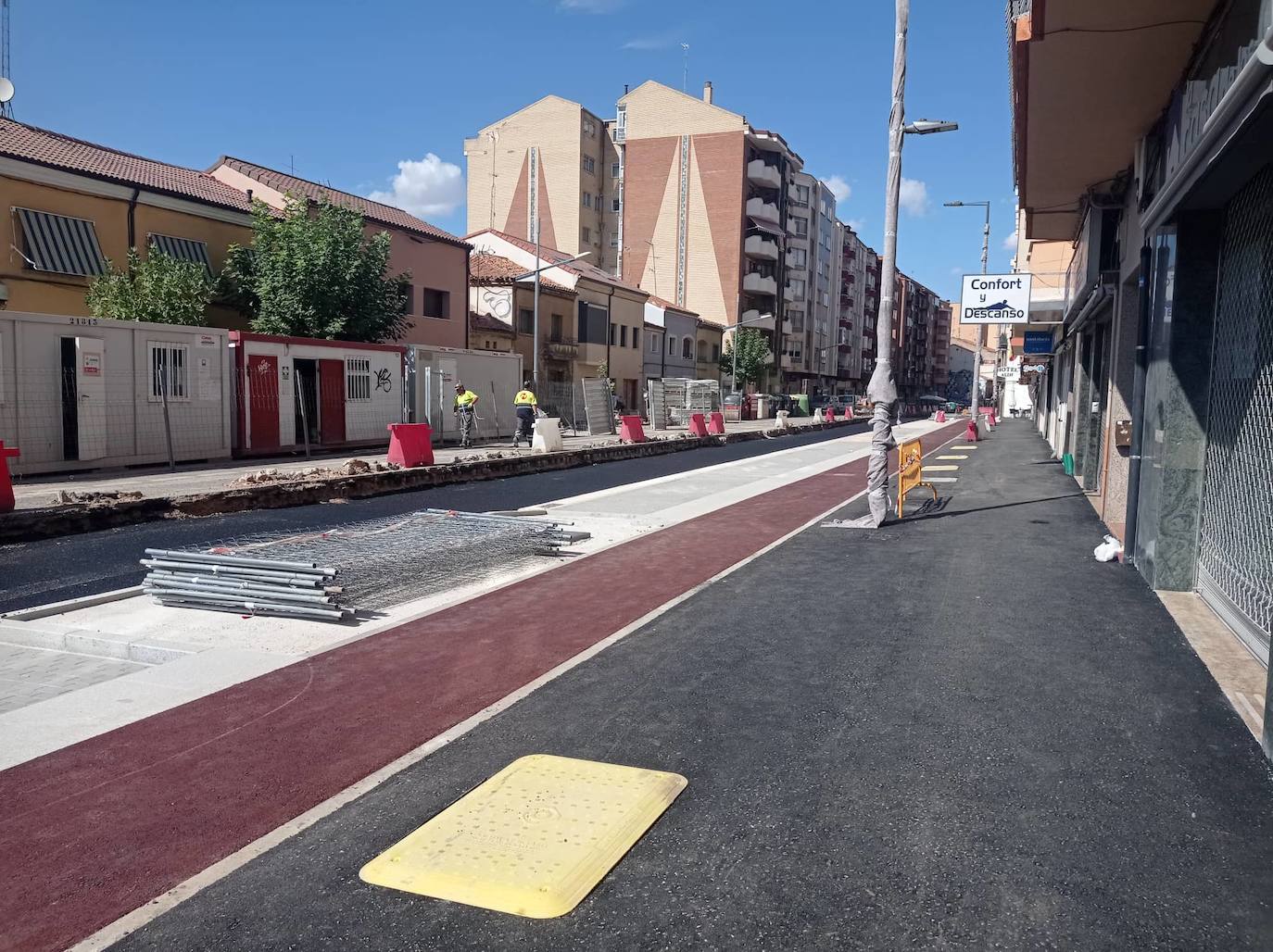 Malestar vecinal por el asfaltado de las aceras de la Avenida Castilla de Aranda