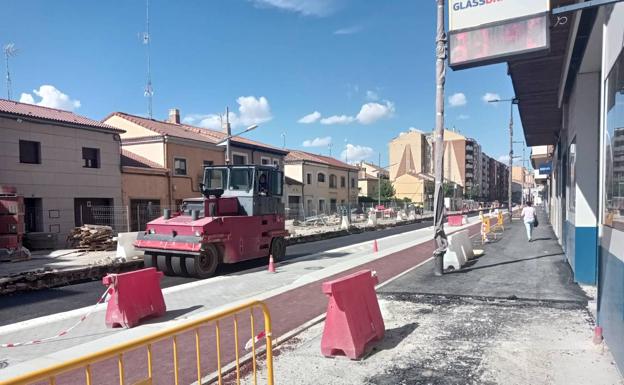 El asfaltado en la Avenida Castilla de Aranda despierta las críticas de los vecinos