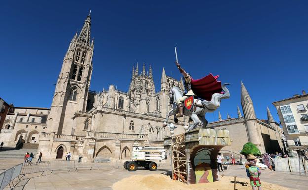 Comienza la instalación de la falla cidiana junto a la Catedral