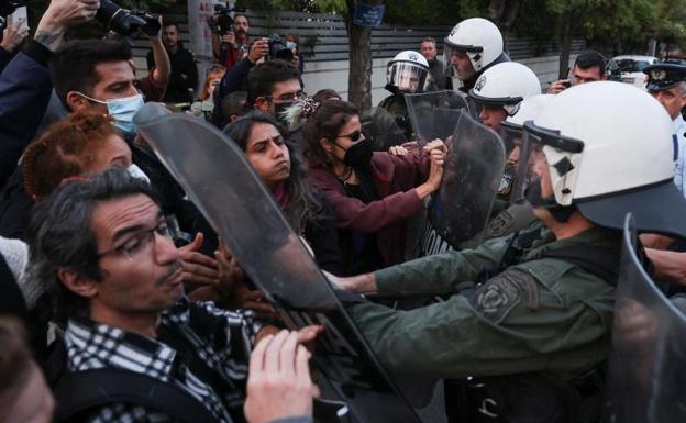 Irán cumple una semana de protestas contra el uso obligatorio del velo