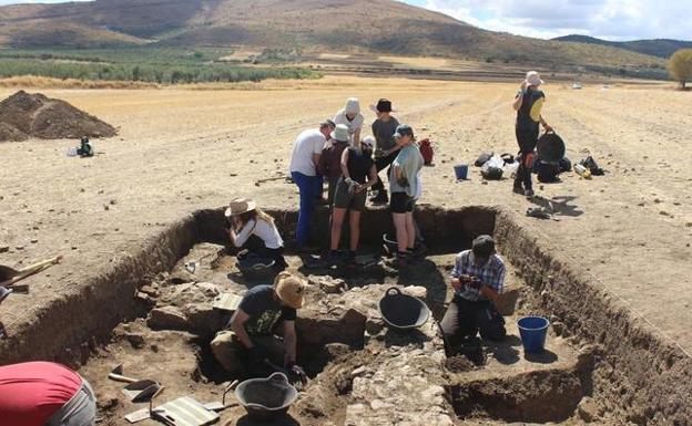 Hallan un importante conjunto de ánforas en el yacimiento romano de Badajoz