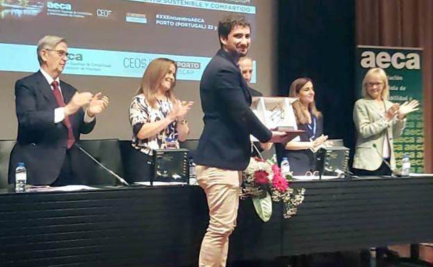 Los profesores Germán Gamero y Carlos Larrinaga, ganadores del Premio Historia de la Contabilidad 2022