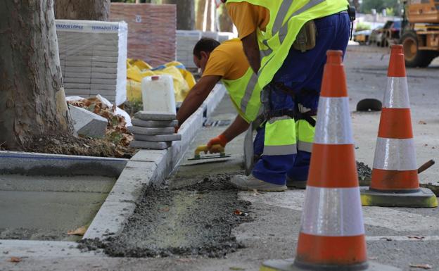 El Ayuntamiento plantea contratar a 46 parados con los programas mixtos