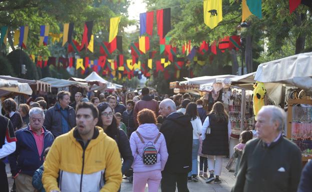 El mercado del Burgos Cidiano devuelve el Paseo del Espolón a la Edad Media