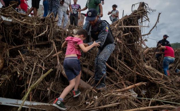 Un deslizamiento de tierras deja 37 muertos y medio centenar de desaparecidos en Venezuela