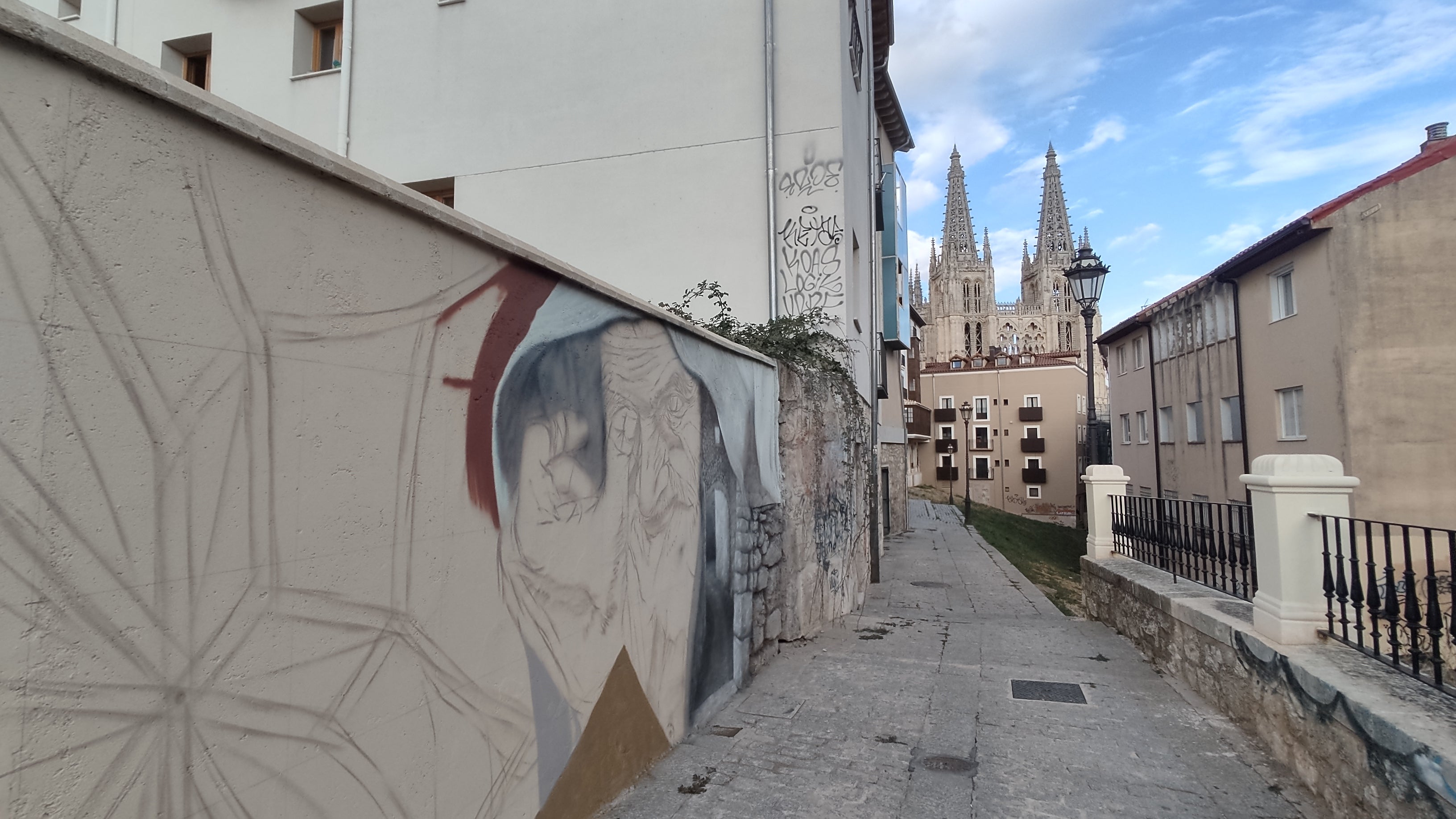 Musulmanes, judíos y cristianos embellecen el Callejón de las Brujas