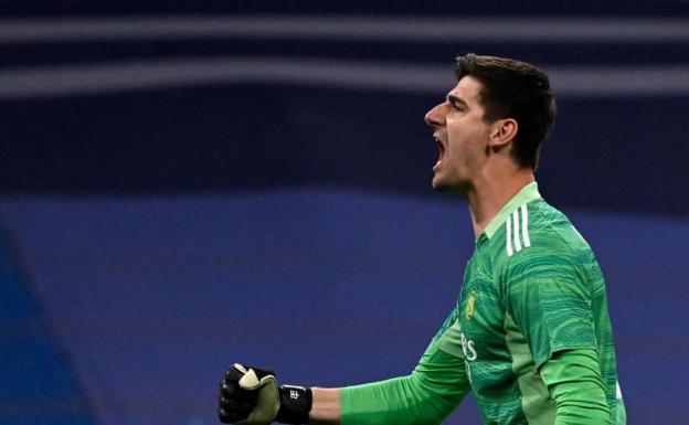 Courtois mejora de su ciática para el clásico del domingo