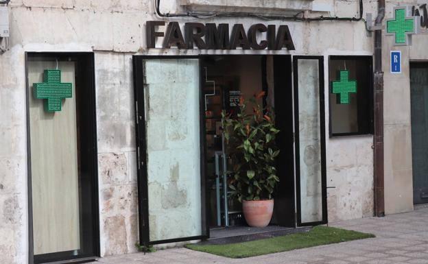 La escasez de medicamentos, un problema «que capean poco a poco» las farmacias de Burgos