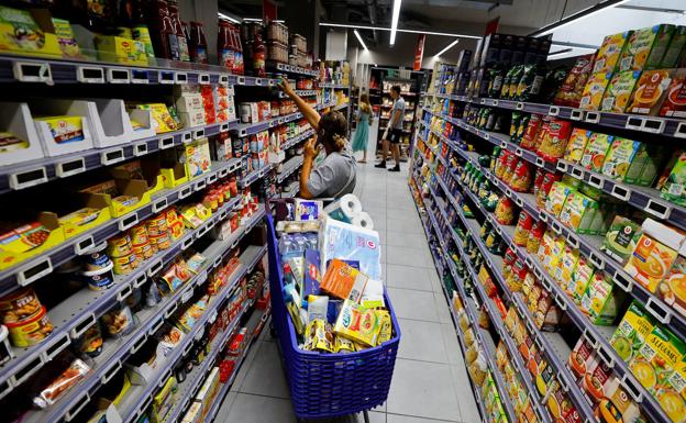 Los precios de la eurozona siguen disparados al 9,9%, un punto más que España