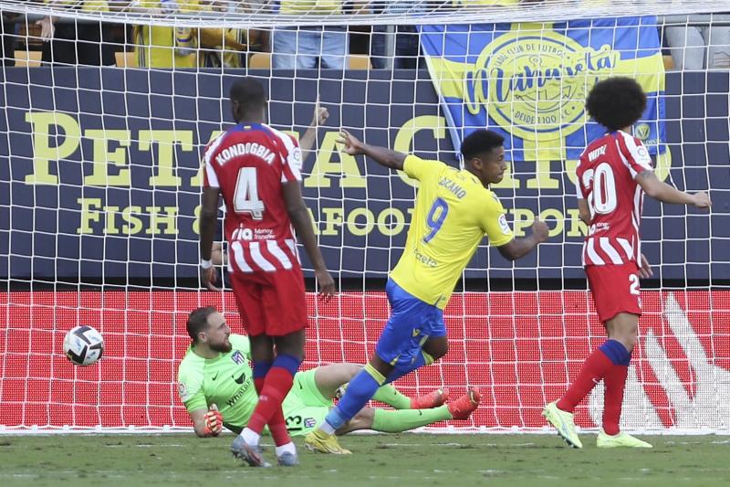 Los goles de la victoria cadista in extremis ante el Atlético