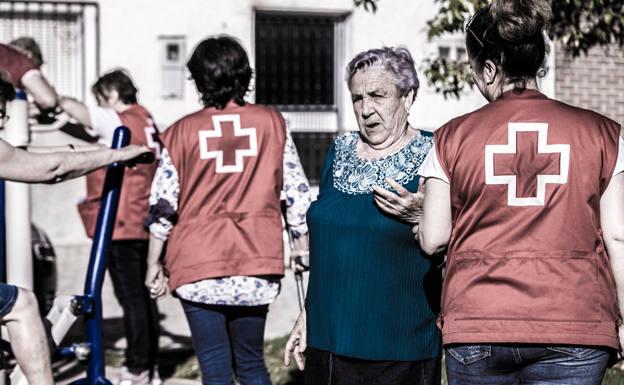 Cruz Roja atiende en Burgos a 70 personas cuidadoras dentro de un programa de capacitación y apoyo