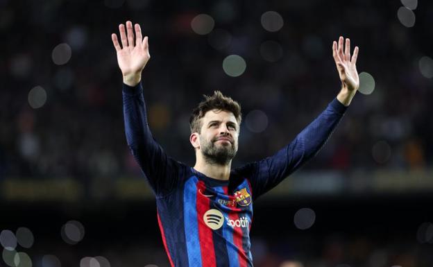 Piqué se despide del Camp Nou como líder