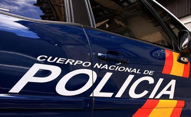 Ocho detenidos por huir en un vehículo con el carro de la compra lleno que habían robado