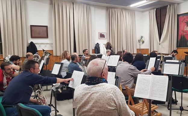 La Banda de Música de Miranda, al servicio de una batuta riojana en el concierto de Santa Cecilia