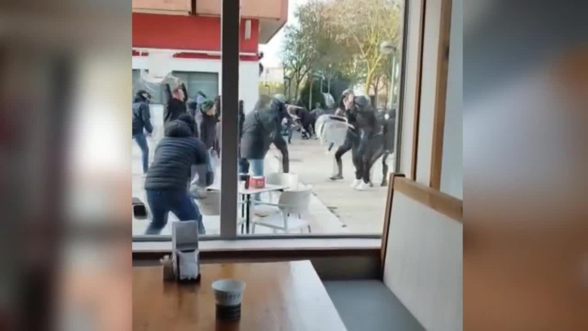 Enfrentamientos entre los aficionados del Real Zaragoza y el Burgos CF antes del encuentro en El Plantío