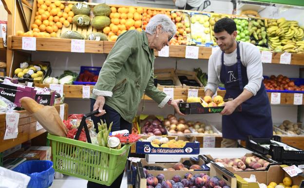 Las familias compran menos que hace un año pero gastan un 11% más